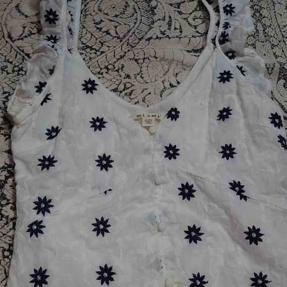 Ruffle button up tank top - Picture 2 of 6